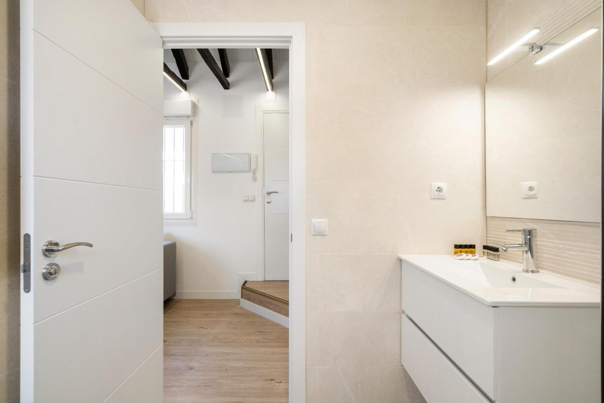 Apartamentos En La Avda De La Albufera Alquiler Temporal Madrid Eksteriør bilde