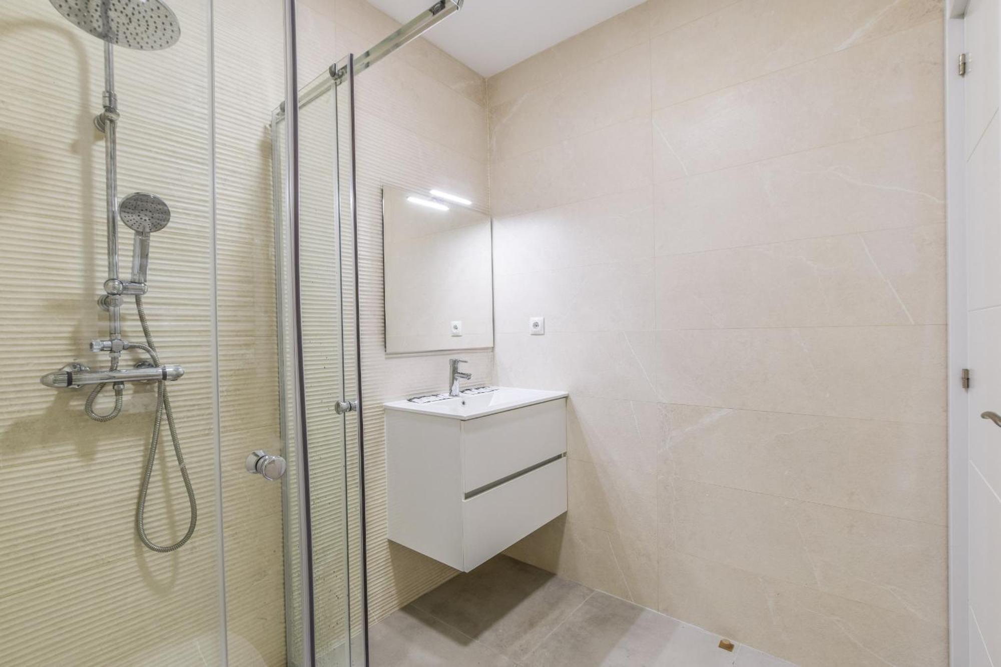 Apartamentos En La Avda De La Albufera Alquiler Temporal Madrid Eksteriør bilde