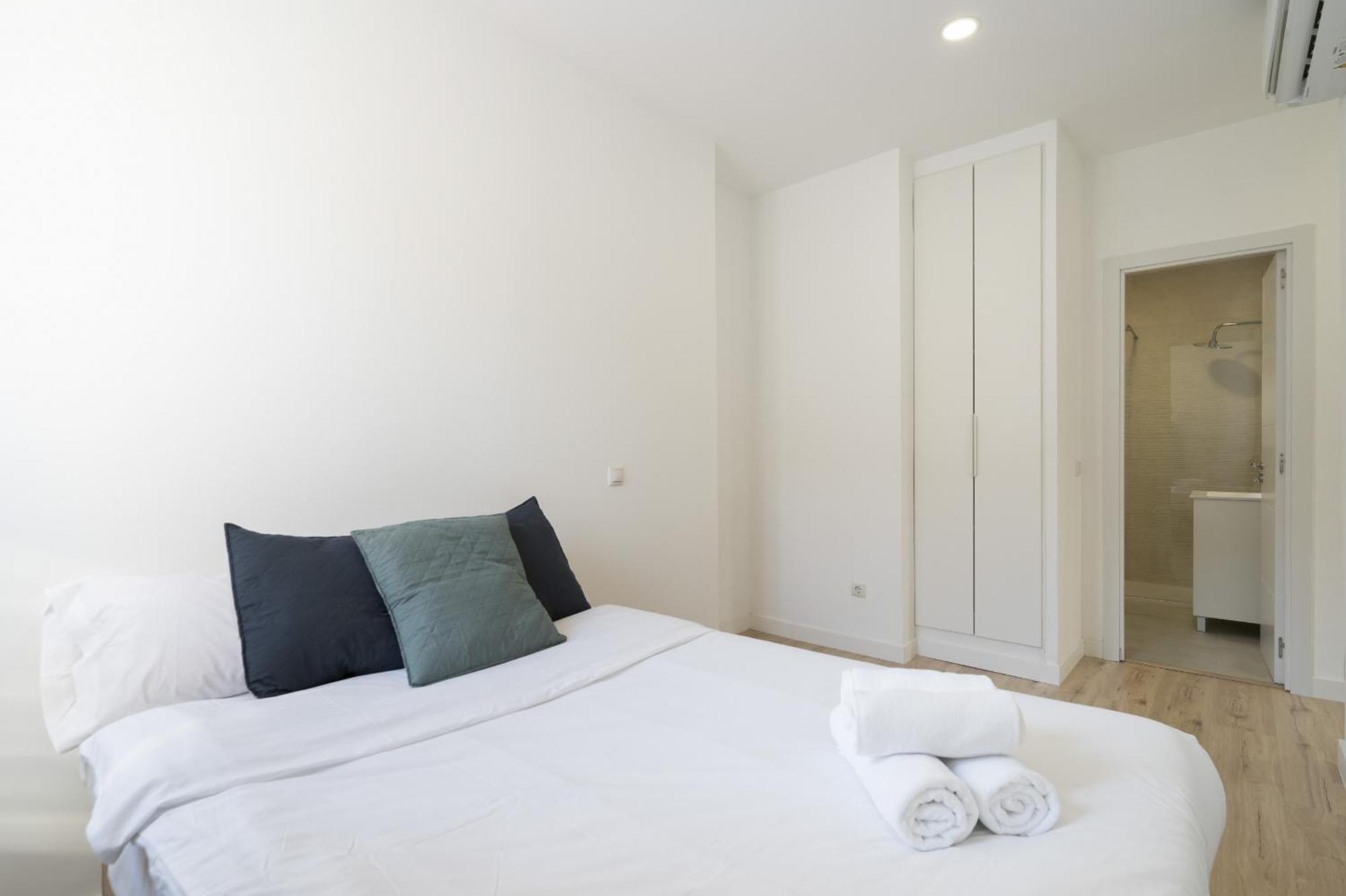 Apartamentos En La Avda De La Albufera Alquiler Temporal Madrid Eksteriør bilde