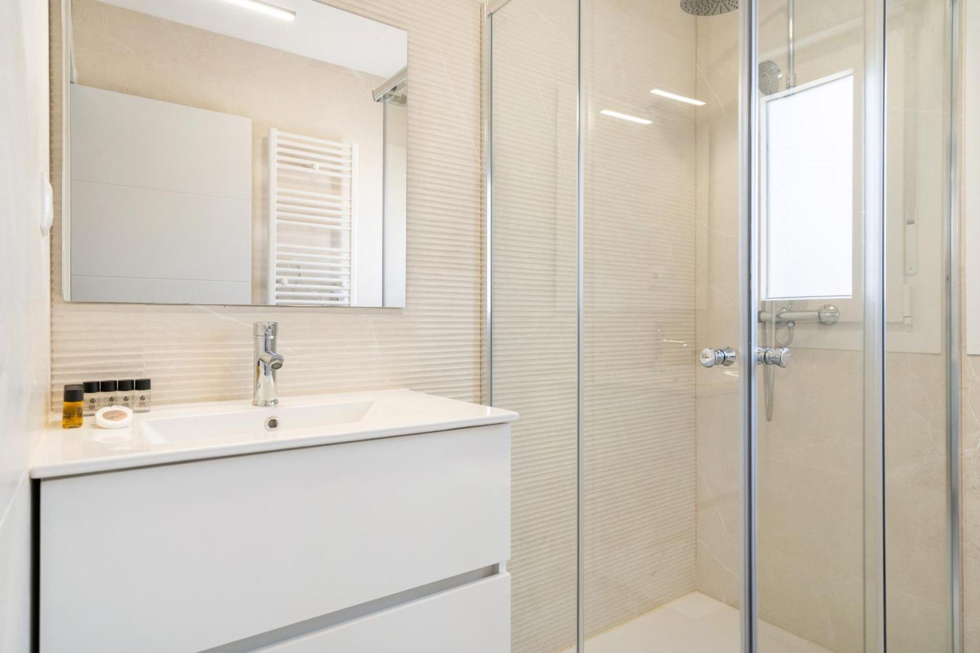 Apartamentos En La Avda De La Albufera Alquiler Temporal Madrid Eksteriør bilde